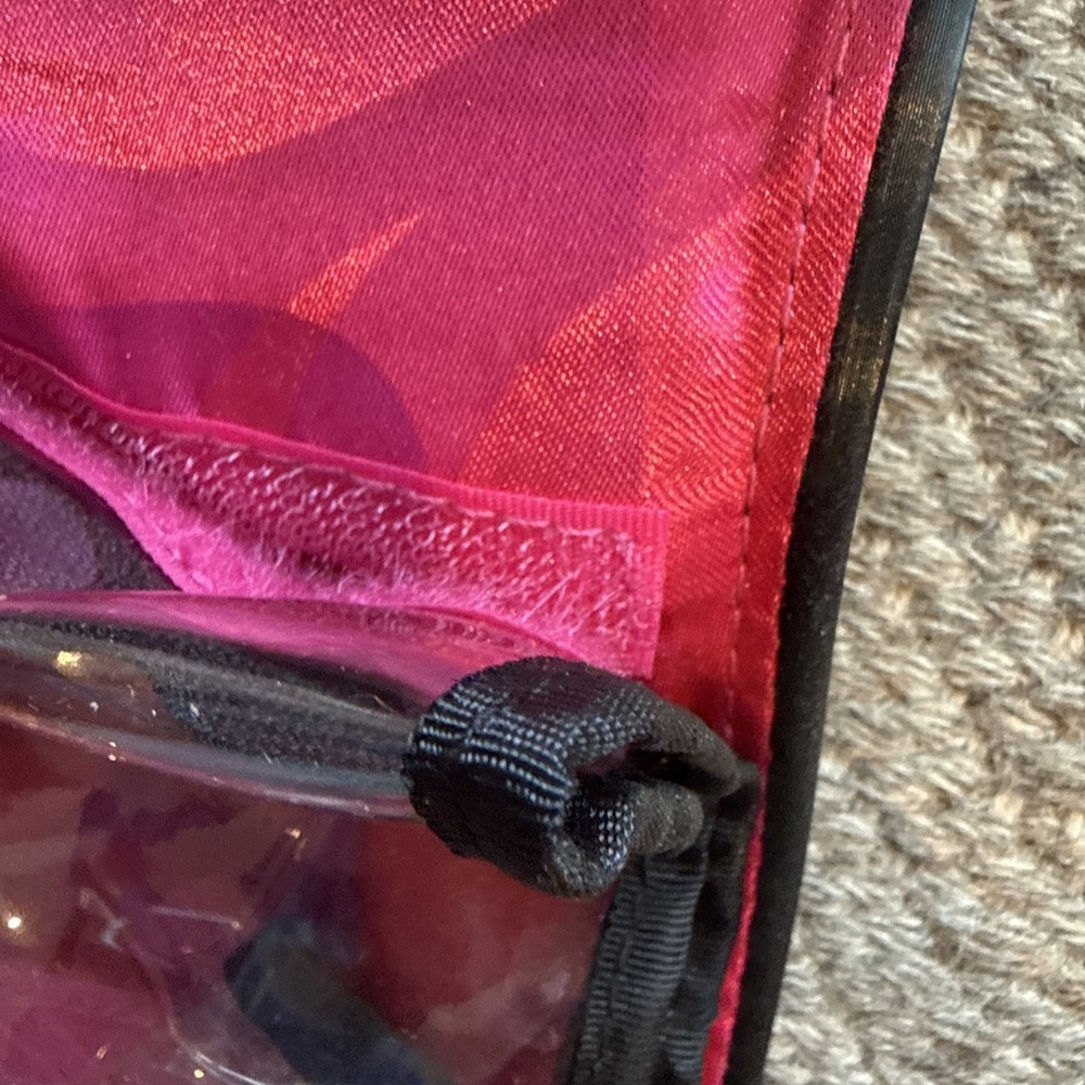Mary Kay Roll Up Hanging Cosmetic/Toiletries Travel Bag with 4 Removable Pouches - Picture 4 of 6